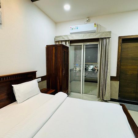 Hotel Tirth By Sonu'S اوجاين المظهر الخارجي الصورة