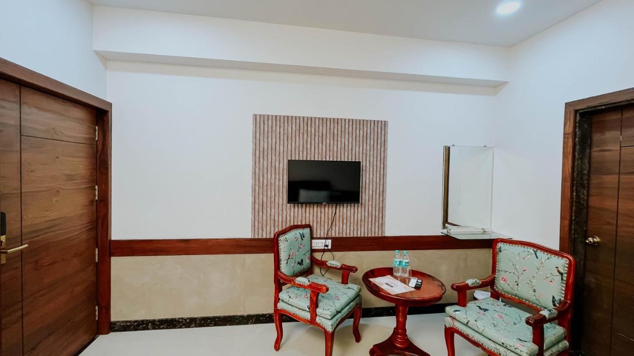 Hotel Tirth By Sonu'S اوجاين المظهر الخارجي الصورة