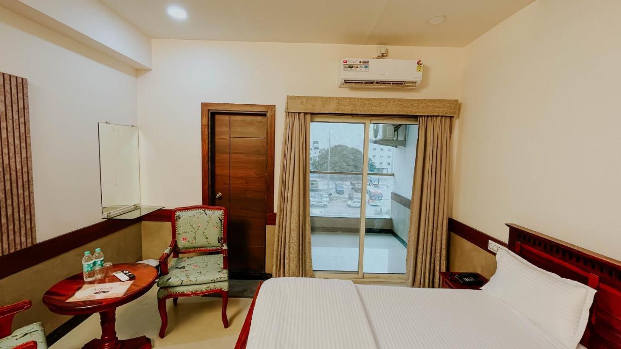 Hotel Tirth By Sonu'S اوجاين المظهر الخارجي الصورة