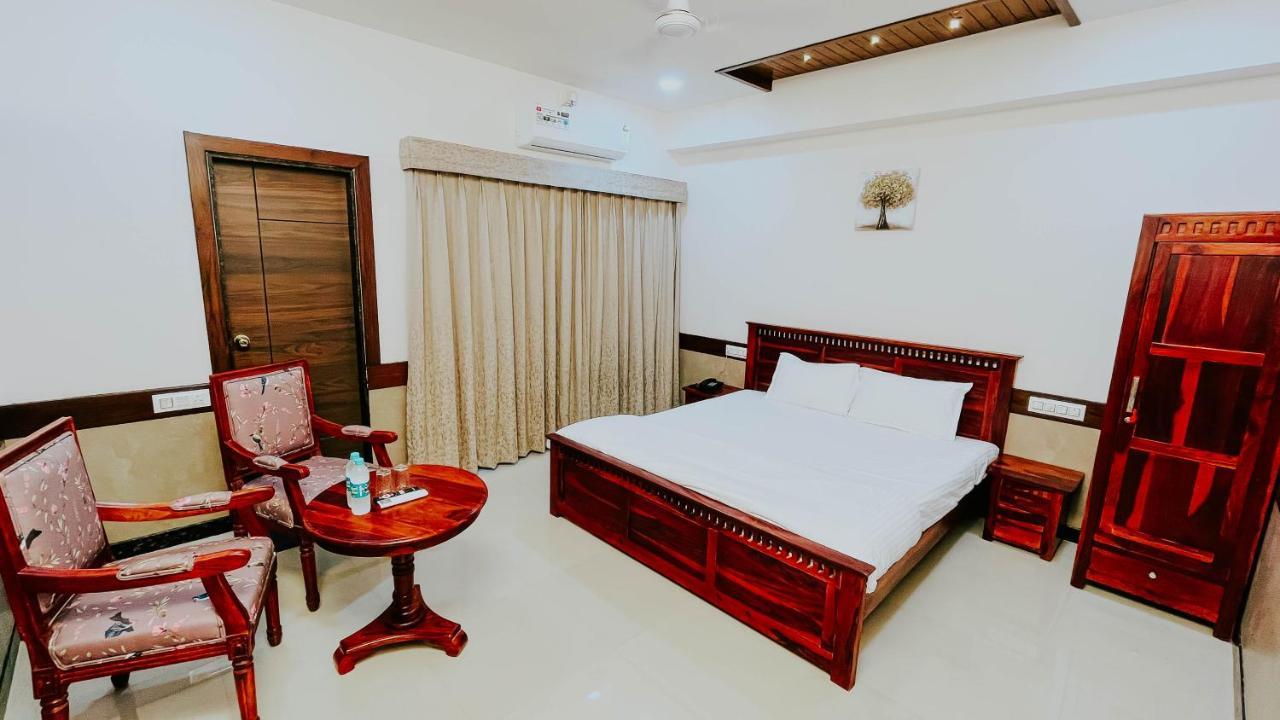 Hotel Tirth By Sonu'S اوجاين المظهر الخارجي الصورة