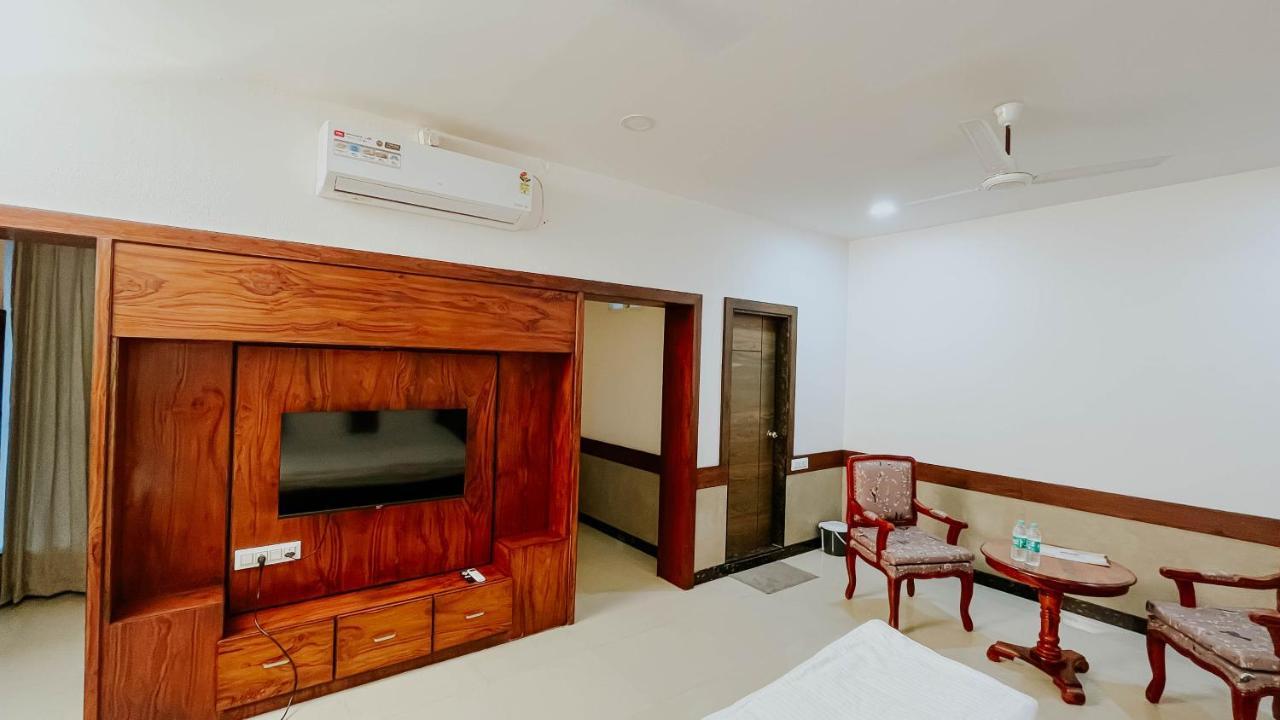 Hotel Tirth By Sonu'S اوجاين المظهر الخارجي الصورة