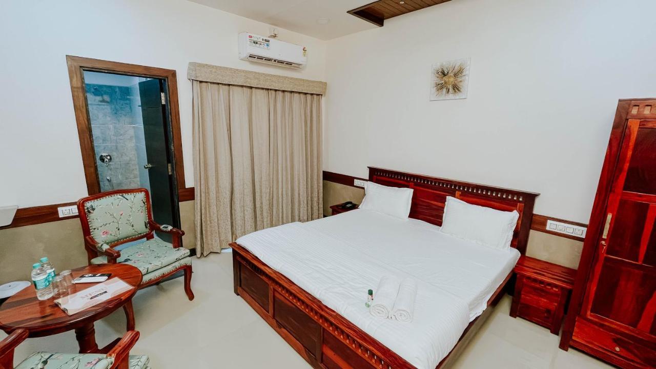 Hotel Tirth By Sonu'S اوجاين المظهر الخارجي الصورة