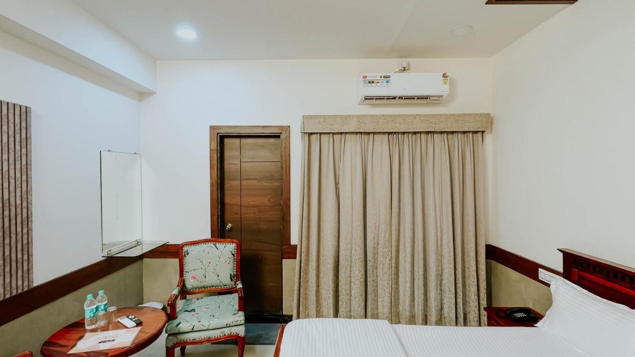 Hotel Tirth By Sonu'S اوجاين المظهر الخارجي الصورة
