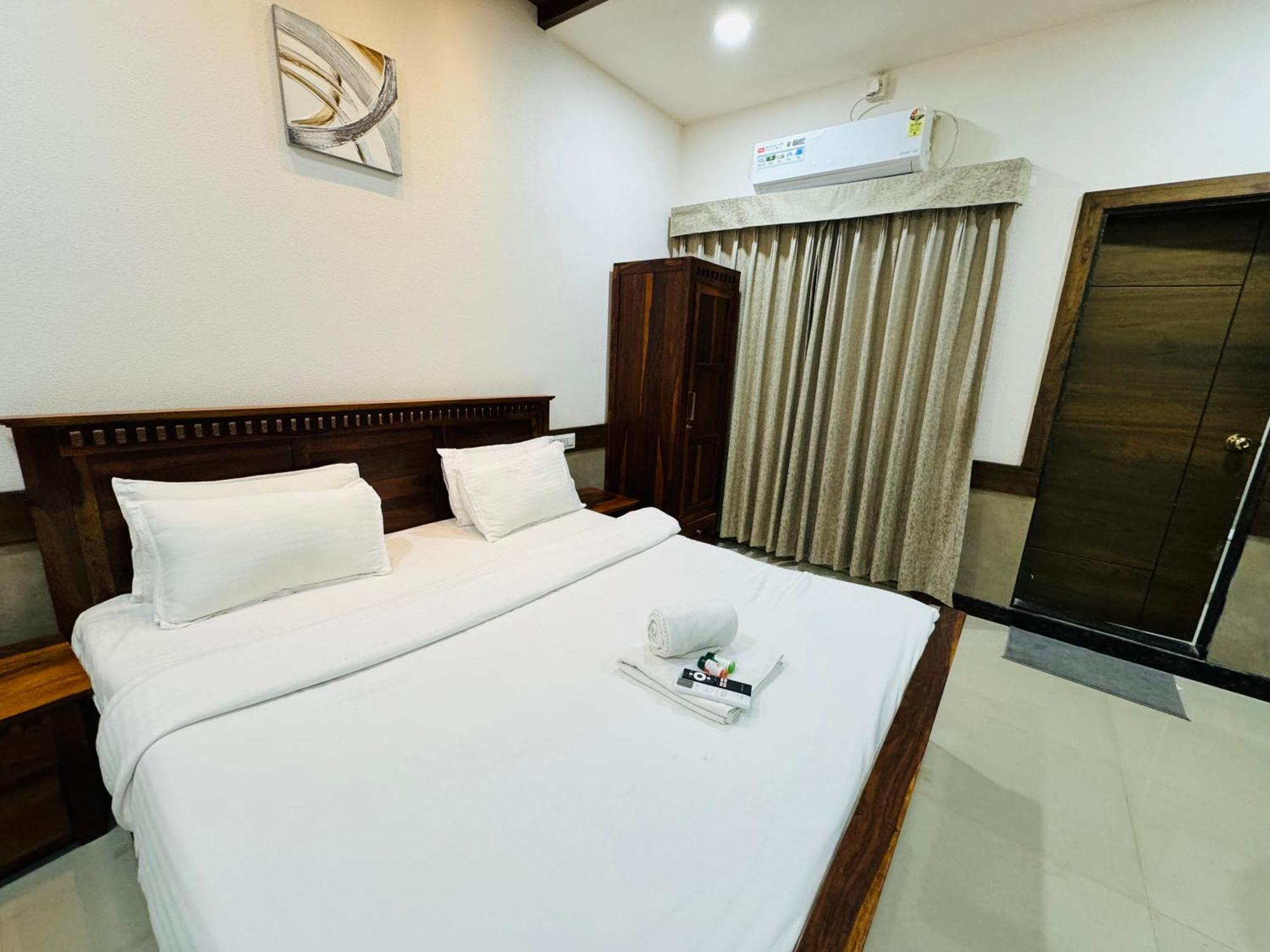 Hotel Tirth By Sonu'S اوجاين المظهر الخارجي الصورة