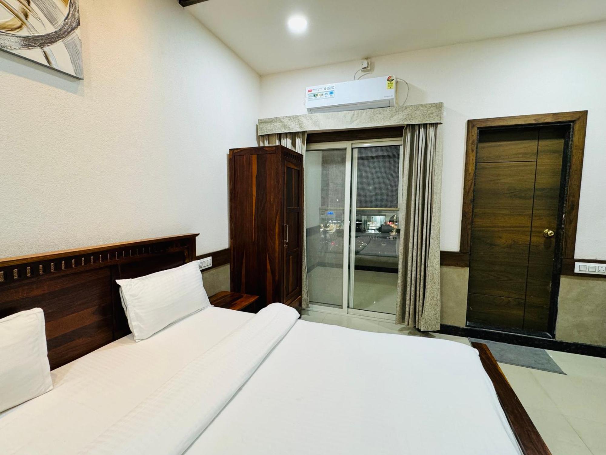 Hotel Tirth By Sonu'S اوجاين المظهر الخارجي الصورة