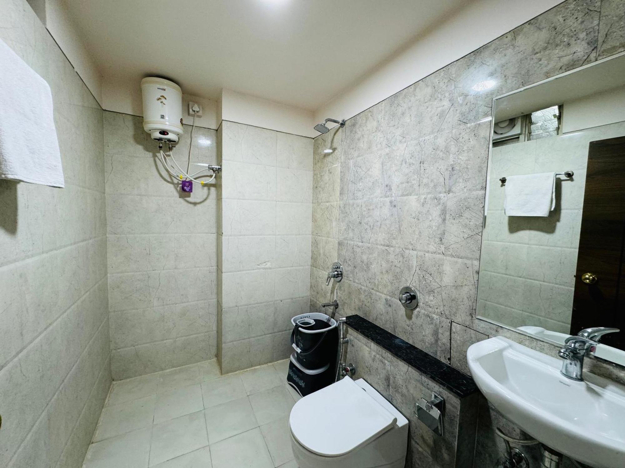 Hotel Tirth By Sonu'S اوجاين المظهر الخارجي الصورة