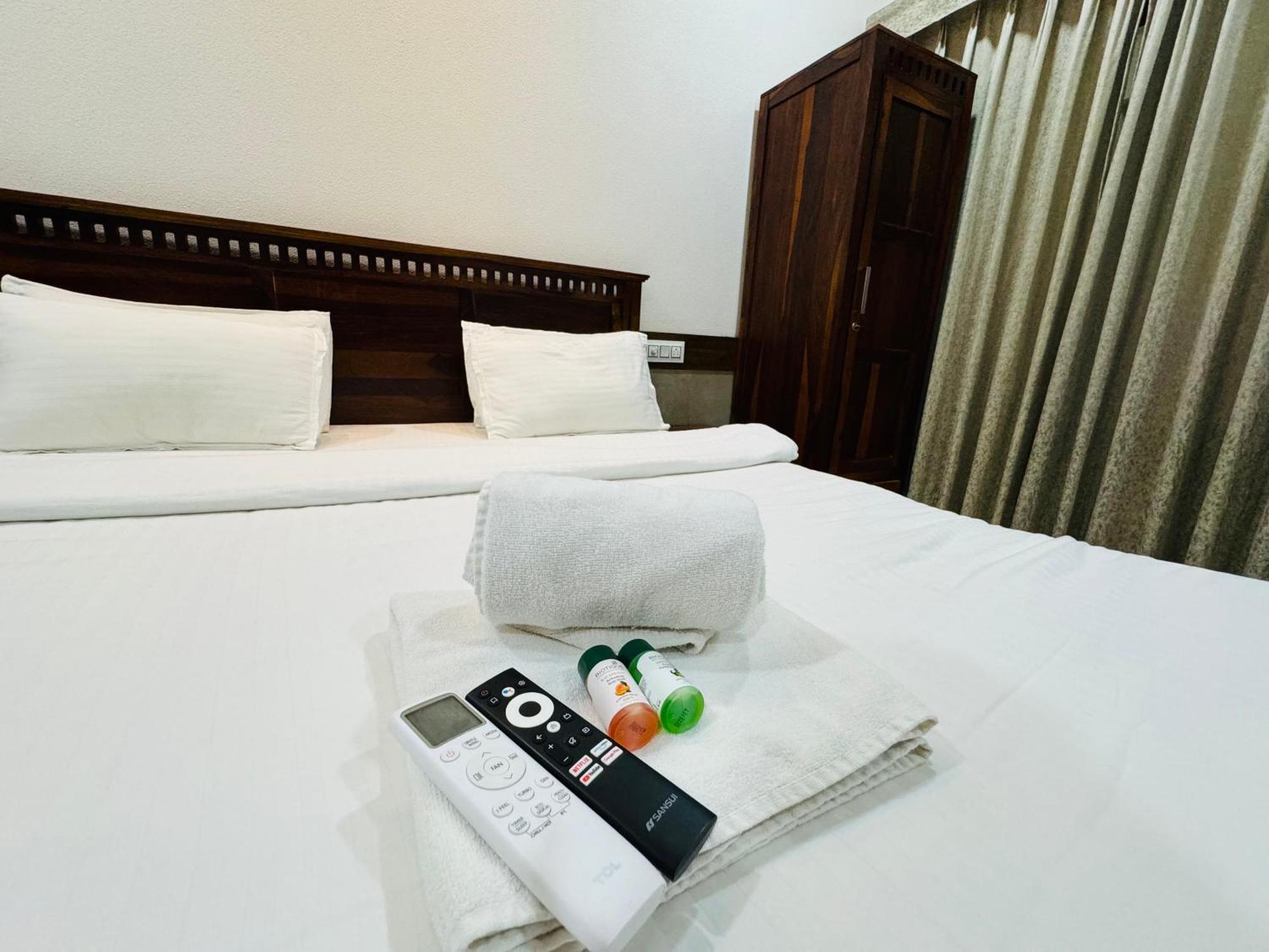 Hotel Tirth By Sonu'S اوجاين المظهر الخارجي الصورة