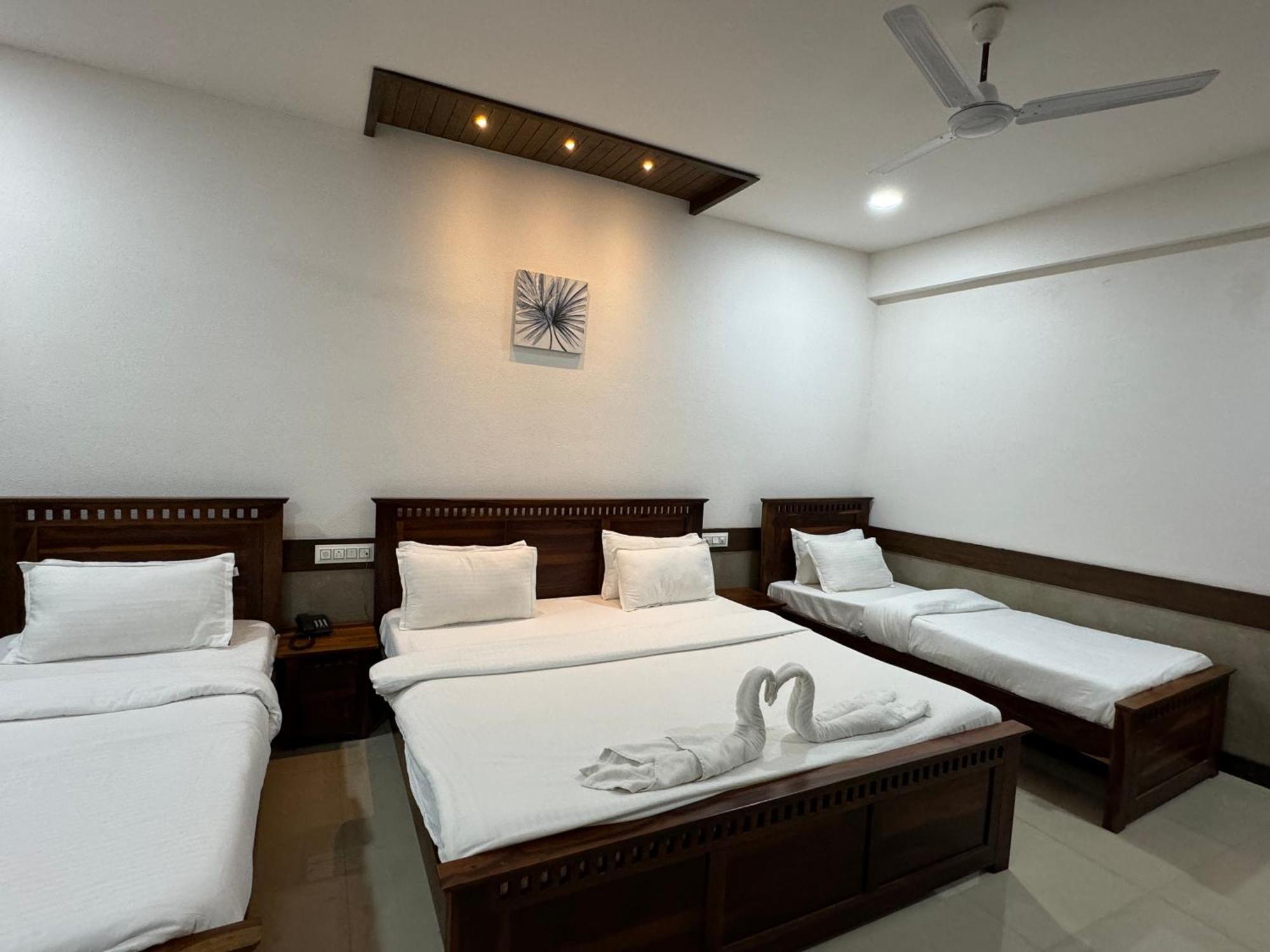 Hotel Tirth By Sonu'S اوجاين المظهر الخارجي الصورة