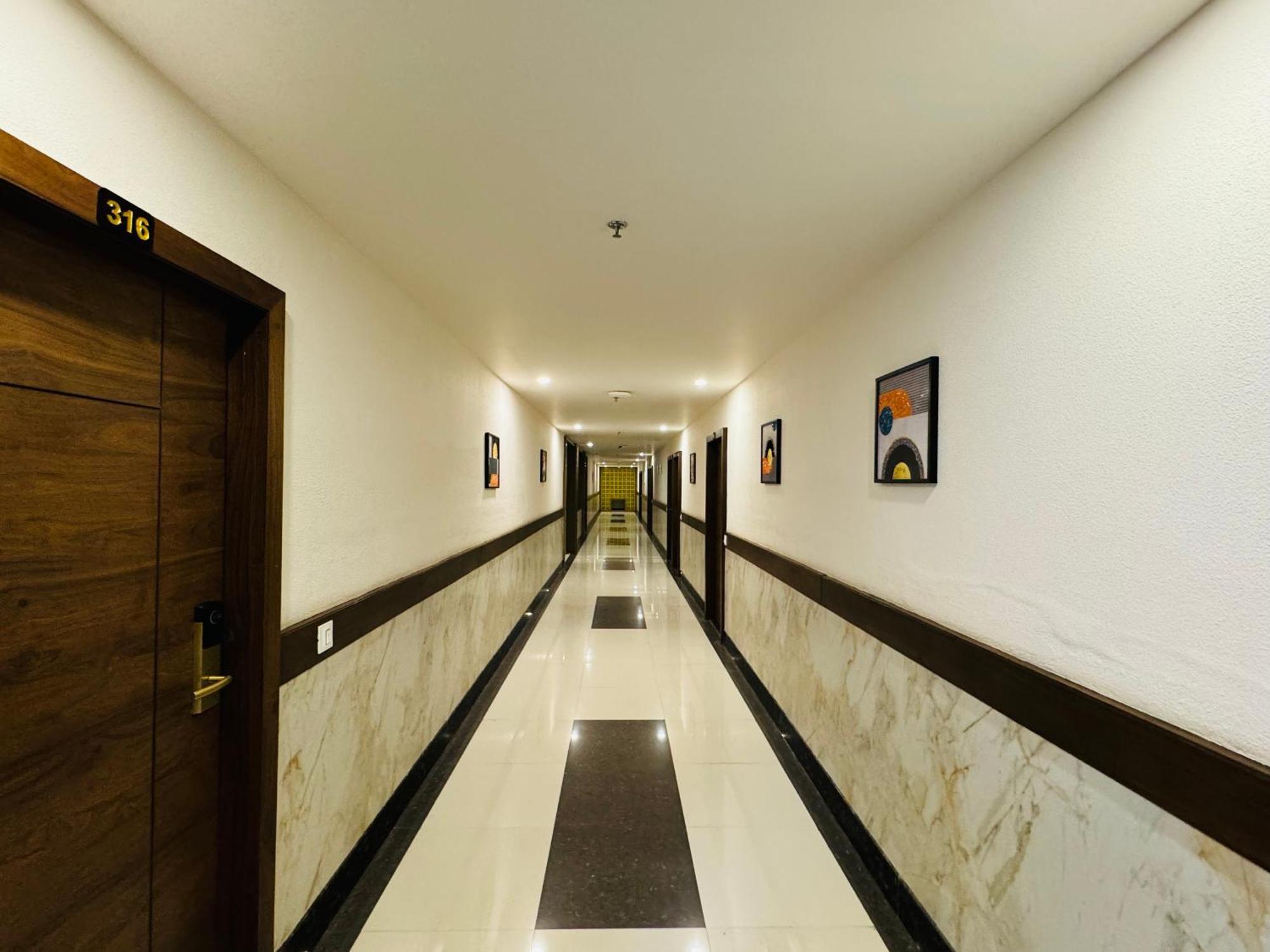 Hotel Tirth By Sonu'S اوجاين المظهر الخارجي الصورة