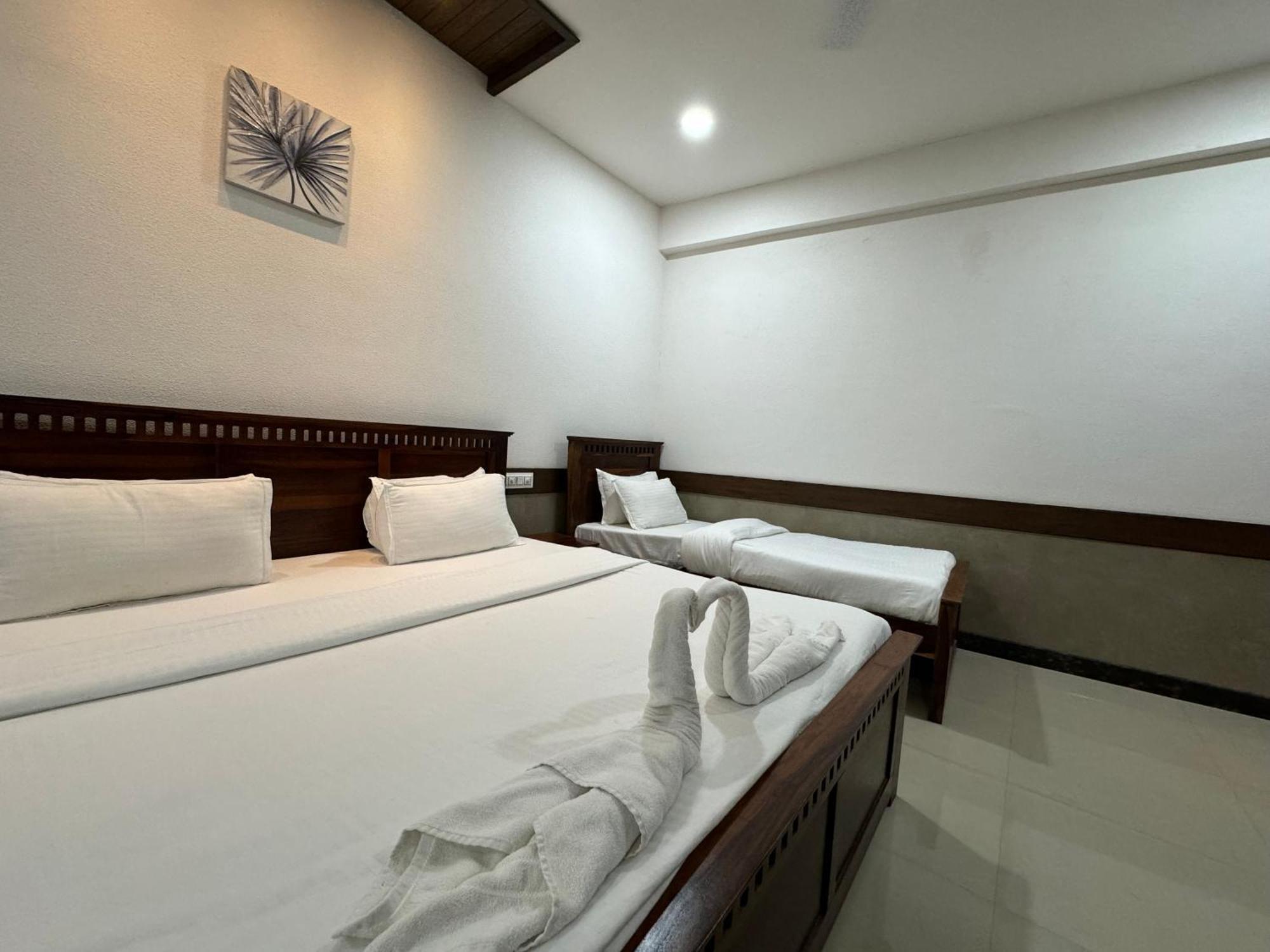 Hotel Tirth By Sonu'S اوجاين الغرفة الصورة