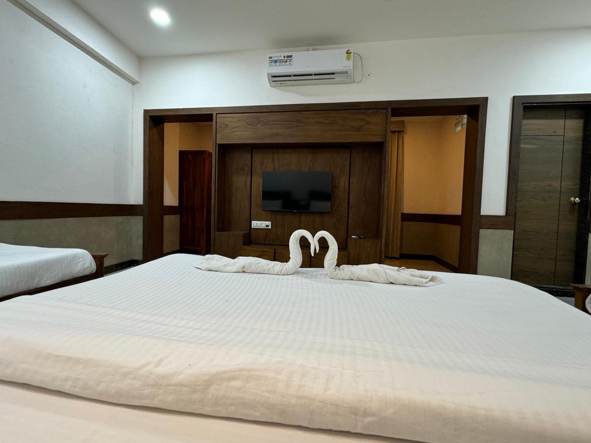 Hotel Tirth By Sonu'S اوجاين الغرفة الصورة
