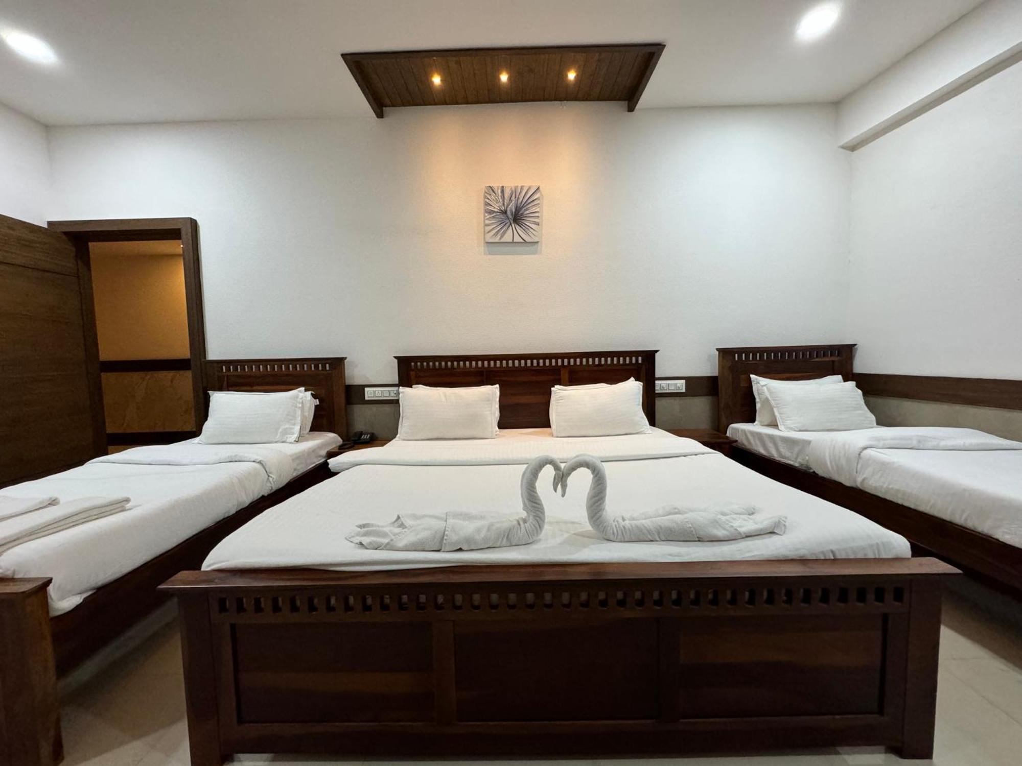 Hotel Tirth By Sonu'S اوجاين الغرفة الصورة