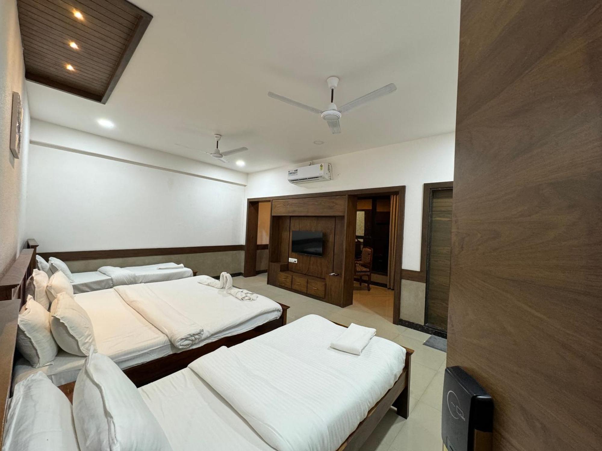Hotel Tirth By Sonu'S اوجاين الغرفة الصورة
